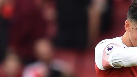 Un presunto delincuente atacó el vehículo donde viajaban Sead Kolasinac y Mesut Ozil