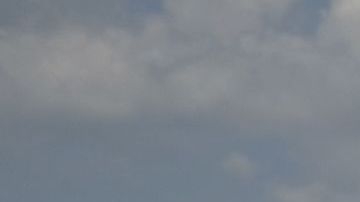 Una barrera de bolsas de arena a orillas del río Mississippi.