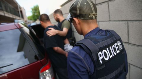 ICE realizaría una redada con el objetivo de detener a unos 2,000 indocumentados.