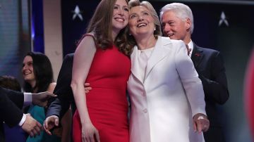 Chelsea, Hillary y Bill Clinton.