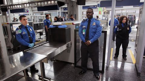 El bochornoso incidente ocurrió en el aeropuerto internacional de Miami