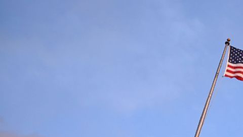 Trump salió en defensa del cofundador de la compañía diciendo que los que llamaban al boicot estaban enloquecidos.