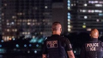 ICE mantiene operativos en espacios de trabajo.