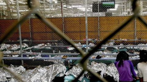 Sofía tiene una hermana de nuevo años y un hermano de seis.