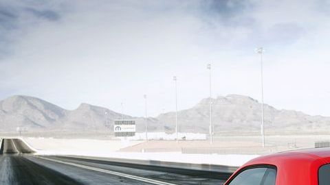 El Dodge Challenger SRT Hellcat puede conducirse tanto en una pista de carreras como en la carretera