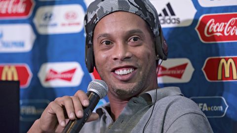 Ex novia acusa a Ronaldinho de violencia doméstica.