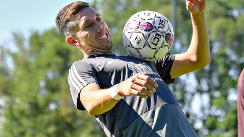 Eligen a Héctor Herrera para “modelar” el nuevo uniforme del Atlético de Madrid.