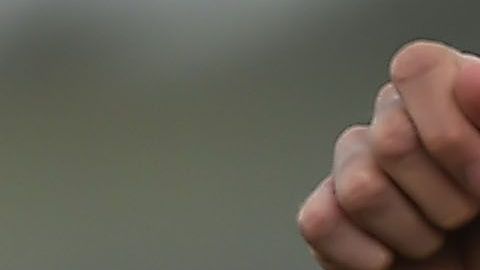 Chicharito presume en Instagram dibujos de él hechos por niños.