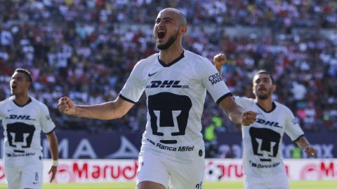 Pumas jugó con cinco mediocampistas y un delantero.