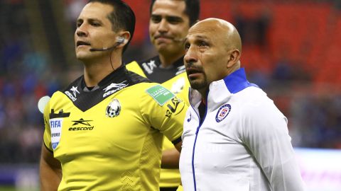 óscar Pérez no pudo contener el llanto en su despedida del futbol.