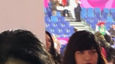 Daniela Souza y su premio tras una jornada de cuatro combates ganados.