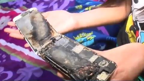 Así quedó el teléfono tras la explosión.