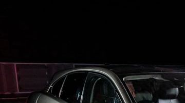 Sin sonido de motor, el Jaguar I-PACE eléctrico requería una nueva forma de advertir a los usuarios ciegos, discapacitados visuales y otros usuarios vulnerables de la carretera a los que se aproxima a baja velocidad. Jaguar ha diseñado un Sistema de Alerta de Vehículos Audibles (AVAS) único para su primer EV que cumple y supera todas las futuras leyes globales.