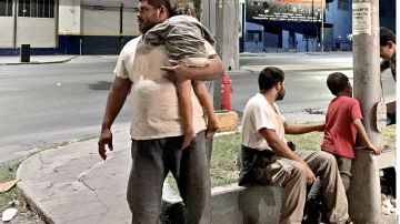 Migrantes denuncian abanono en Nuevo León.