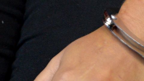 La mujer permanece detenida.