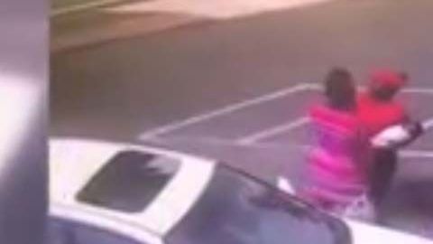 La trifulca se reportó en el estacionamiento de una tienda de artículos de belleza en Moultrie, Georgia.