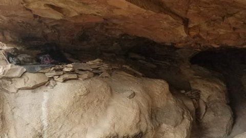 Narcos tenían esclavos, obligaban a 21 hombres a trabajar y dormir en una cueva en Chihuahua