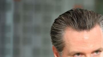 El gobernador de California reiteró que todas las personas tienen derecho a un debido proceso.