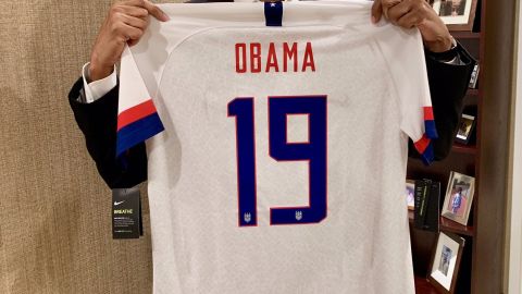 Obama parece disfrutar y vivir con emoción el título obtenido por la selección femenil