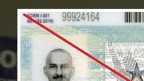 Un inmigrante que comete un delito podría perder su 'green card'.