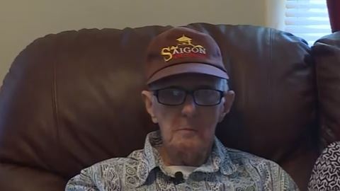 Hace un año, una televisora local los entrevistó por su aniversario de bodas número 70.