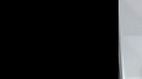 El pasajero disfrutando su vuelo.