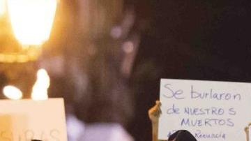 Los manifestantes protestan para exigir la renuncia del gobernador Ricardo Rosselló Nevares.