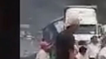 Saqueo de mercancía durante accidente.