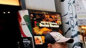 Casi una tercera parte de los repartidores no se resiste a probar un poco de la comida de los clientes.