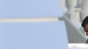 El gobernador Ricardo Rosselló  en el llamado Jardín Hundido de La Fortaleza.