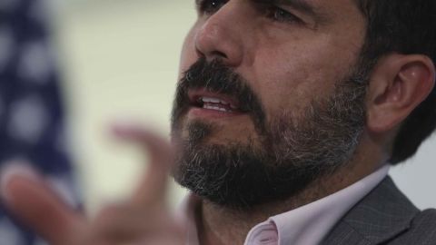 El gobernador Ricardo Rosselló se encuentra entre la espada y la pared por el escándalo del chat Telegram y alegatos de corrupción.