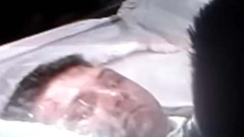 Sergio Gómez en su ataúd.