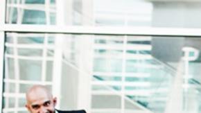 Esta mujer le arruinó la foto de boda.