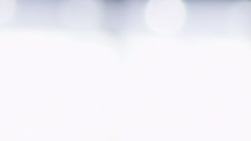 Separa un momento todos los días para dedicar toda tu atención a una conversación por teléfono o video chat con tu pareja.