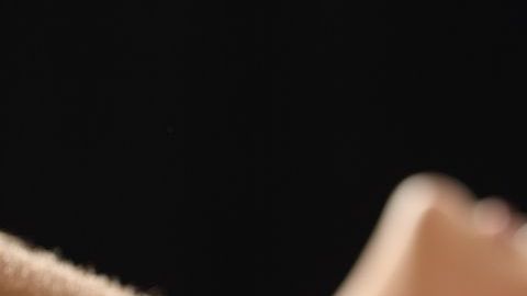 Los vecinos aseguran que antes vieron volar por la ventana un televisor.