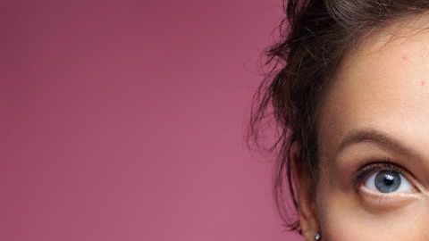 Como complemento a estos consejos toma té verde, es un antioxidante y astringente natural tiene propiedades perfectas para combatir el exceso de grasa en la piel.