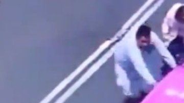 Los hechos quedaron grabados en una cámara de vigilancia.