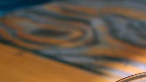 Explota tu creatividad veraniega y crea tus propias versiones de sangría con otras variedades de frutas e ingredientes.