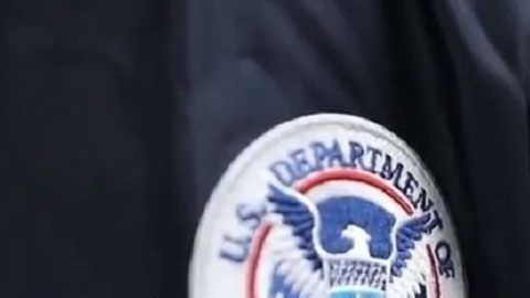 El presidente Trump afirma que indocumentados deben salir del país