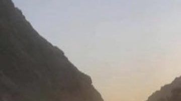 Derrumbe tras el sismo en la carretera 178 en Kern River Canyon.