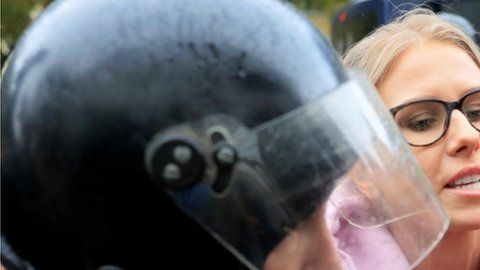 Lyubov Sobol (con anteojos) fue detenida.