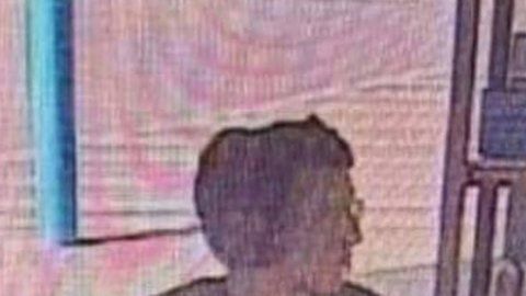 La policía no identificó de forma inmediata al sospechoso.