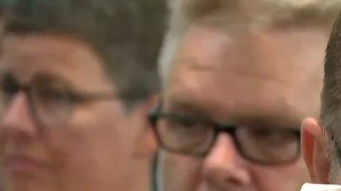 Muchos de los asistentes a la ceremonia lloraron al recordar los abusos.