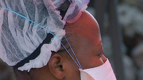 Ae estuvo aplicando una vacuna para prevenir el ébola en la RDC.