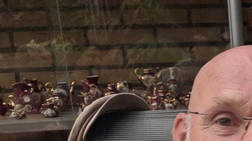 La joven kurda Mevan Babakar se reencontró este martes con Egbert,