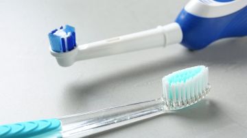 La única forma de evitar caries y periodontitis -una infección de las encías- es con una buena higiene oral.