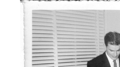 Productores de Hollywood intentan resolver el misterio de esta boda gay celebrada en 1957.