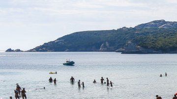 La arena blanca de las playas de Cerdeña es considerada un bien público.