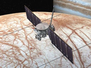 La misión Europa Clipper determinará si la luna Europa de Júpiter puede albergar vida.