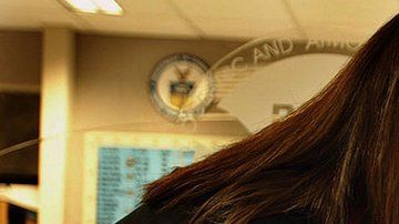 La tarea de dirigir una bomba al centro de un huracán sería "formidable".